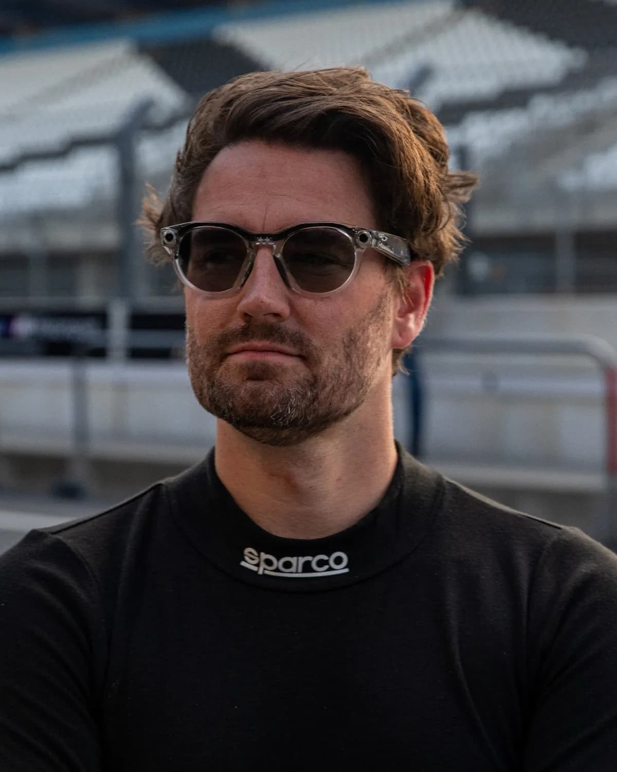 Alex Reinholdsson in racekleding en met zonnebril op Circuit Zandvoort